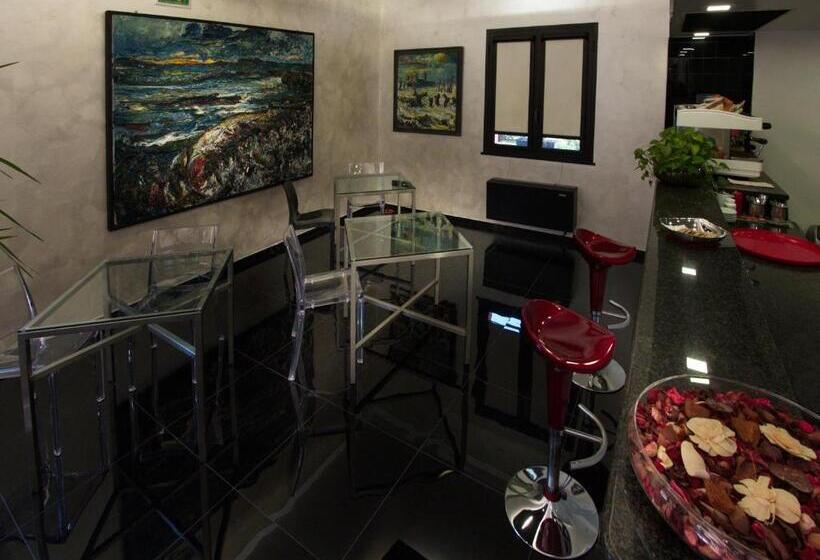 Отель Versailles