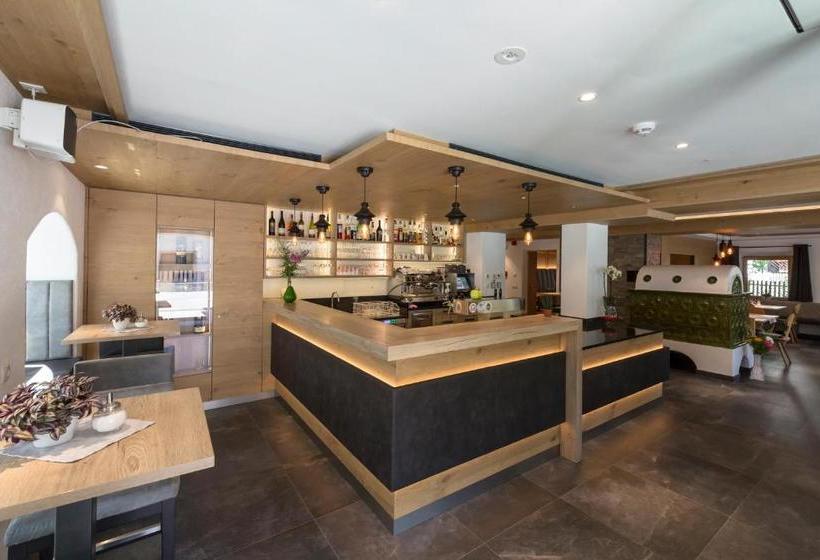 ホテル Zur Brücke   Your Home In Heart Of South Tyrol, With Brixencard And Free Parking