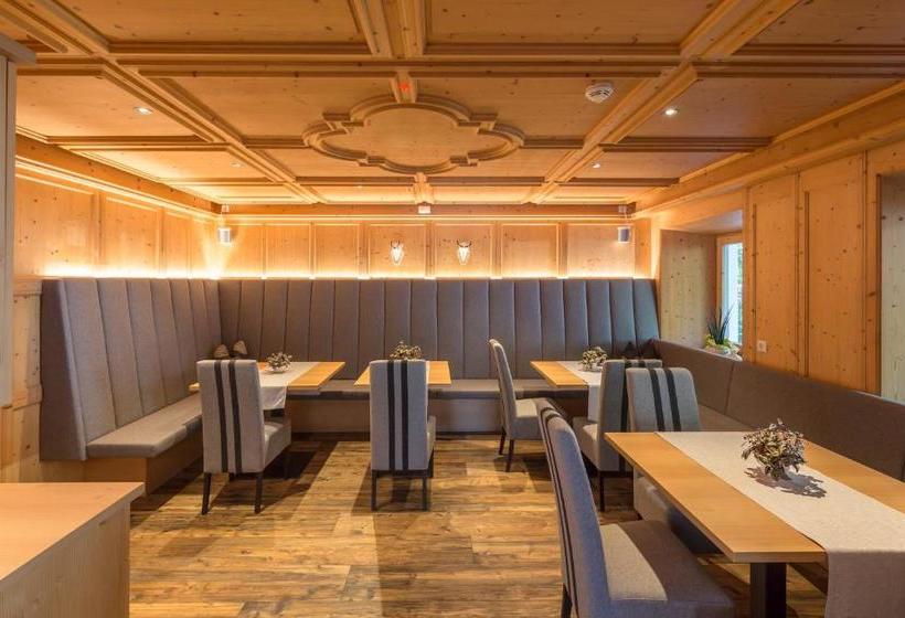 ホテル Zur Brücke   Your Home In Heart Of South Tyrol, With Brixencard And Free Parking