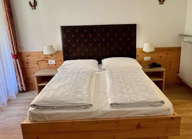 ホテル Zur Brücke   Your Home In Heart Of South Tyrol, With Brixencard And Free Parking