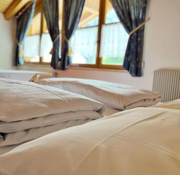 ホテル Zur Brücke   Your Home In Heart Of South Tyrol, With Brixencard And Free Parking