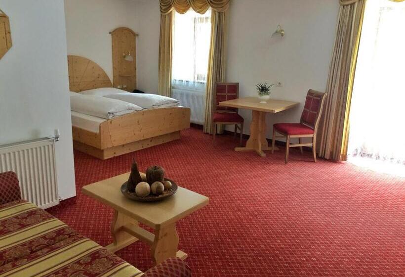 ホテル Zur Brücke   Your Home In Heart Of South Tyrol, With Brixencard And Free Parking