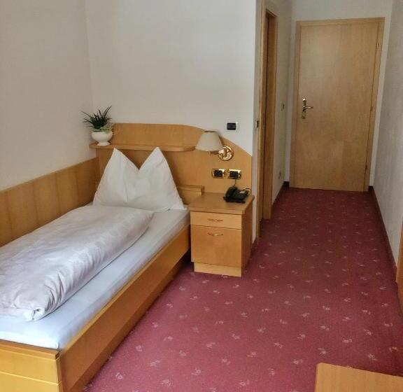 ホテル Zur Brücke   Your Home In Heart Of South Tyrol, With Brixencard And Free Parking