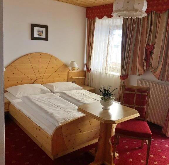 ホテル Zur Brücke   Your Home In Heart Of South Tyrol, With Brixencard And Free Parking