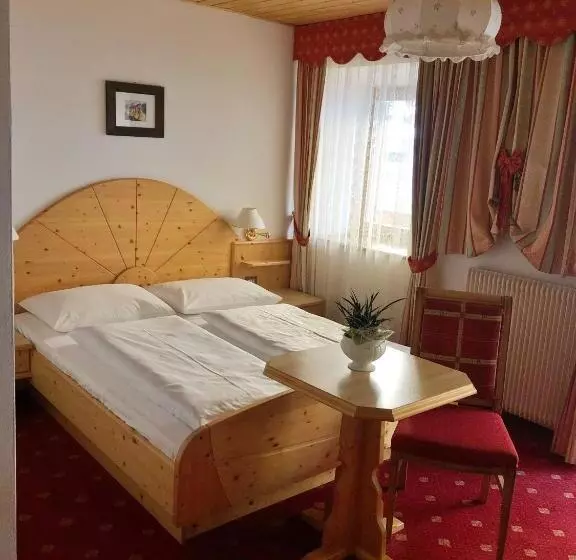 ホテル Zur Brücke   Your Home In Heart Of South Tyrol, With Brixencard And Free Parking