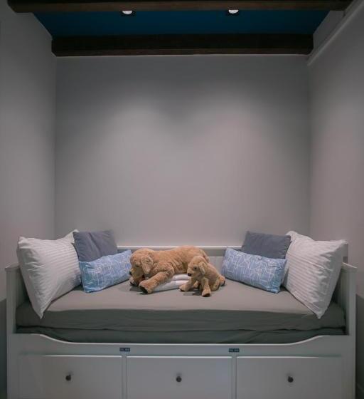 هاستل Bluewaters Collab Quarters