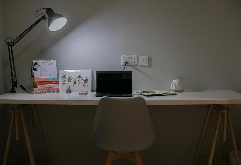 هاستل Bluewaters Collab Quarters