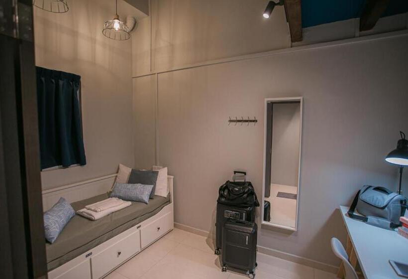 هاستل Bluewaters Collab Quarters