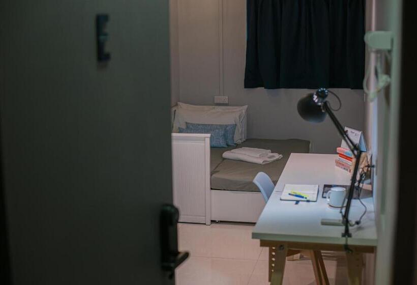 هاستل Bluewaters Collab Quarters