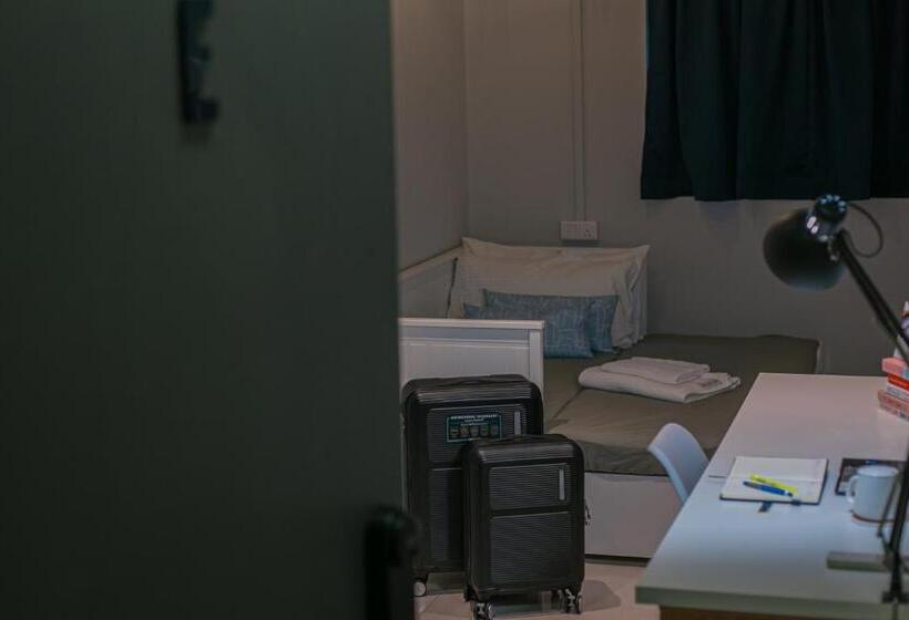 هاستل Bluewaters Collab Quarters