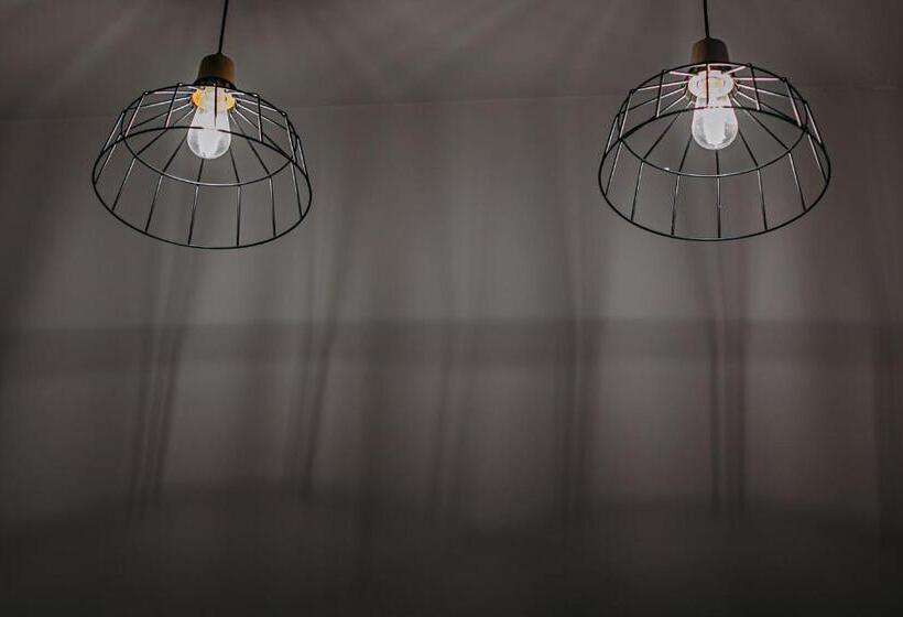 هاستل Bluewaters Collab Quarters