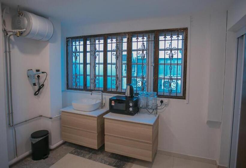 هاستل Bluewaters Collab Quarters