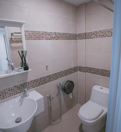 هاستل Bluewaters Collab Quarters