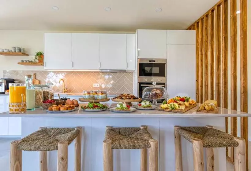 تختخواب و صبحانه Sunday Morning Guesthouse