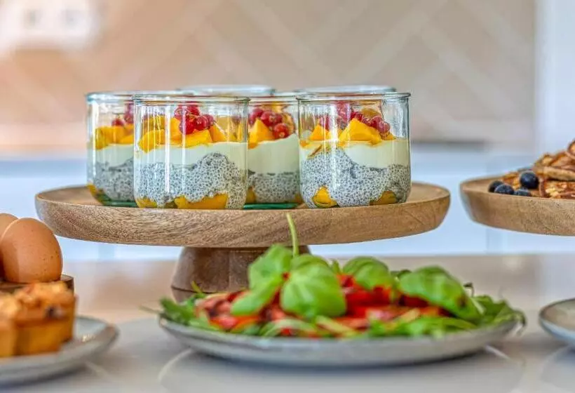 تختخواب و صبحانه Sunday Morning Guesthouse