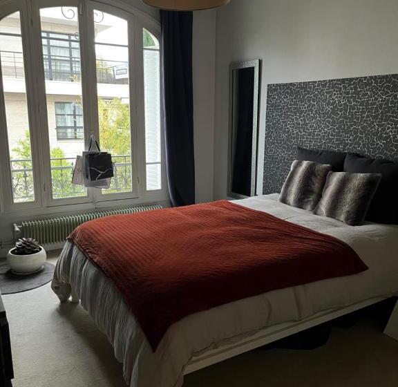 住宿加早餐  Sur Une île à Paris