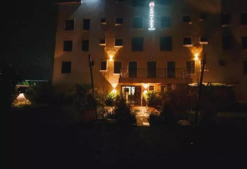 هتل Comfort E Suites