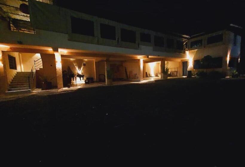 هتل Comfort E Suites