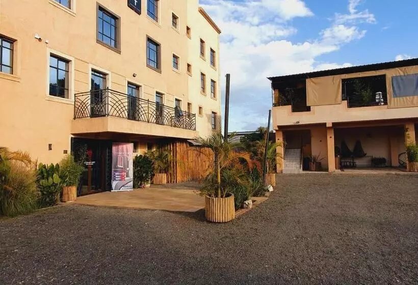 هتل Comfort E Suites