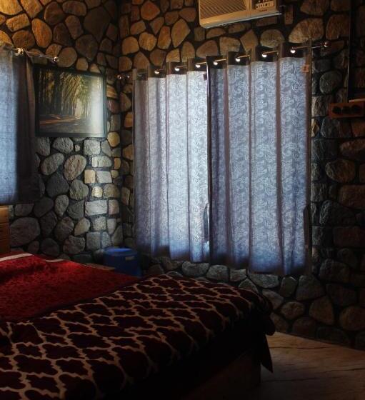 Отель Corbett Safari Room & Adventure