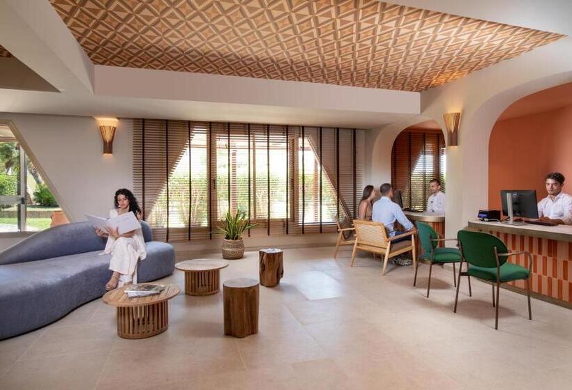 Отель Voi Tanka Selected