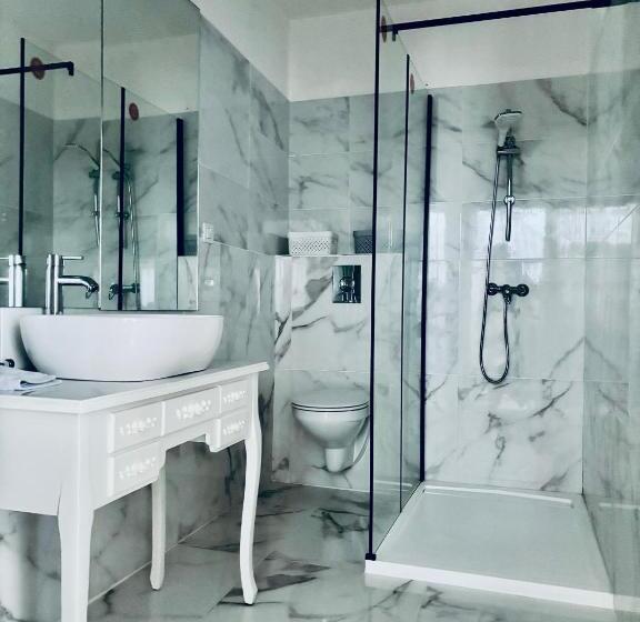 پانسیون Aux Bonheurs Des Roses