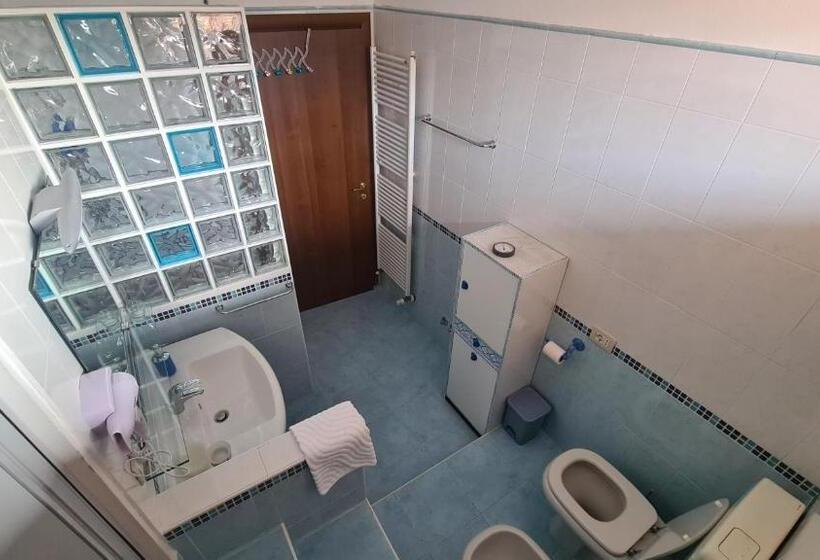 بنسيون Ca  Lambru