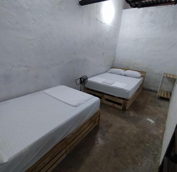 ペンション De La Mora Hostal