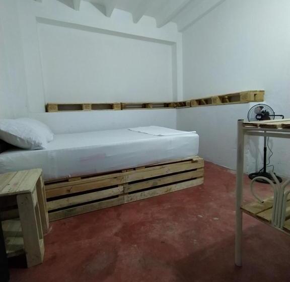 ペンション De La Mora Hostal