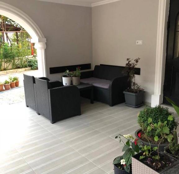 پانسیون Deluxe Guest House