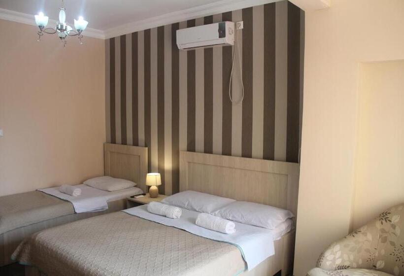 پانسیون Deluxe Guest House