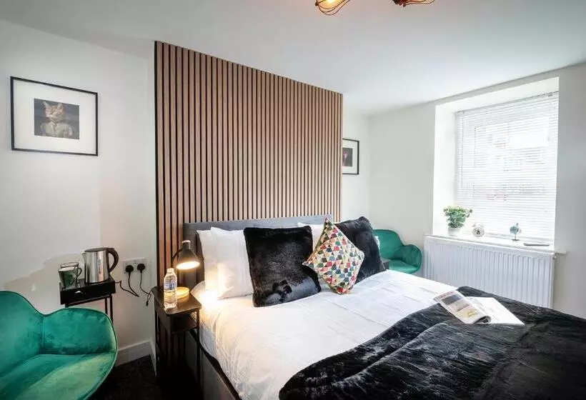 Majatalo Kings Arms Suites   Luxury Double   Freestanding Bath   Self Check In