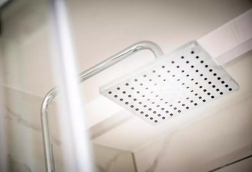 Majatalo Kings Arms Suites   Luxury Double   Freestanding Bath   Self Check In