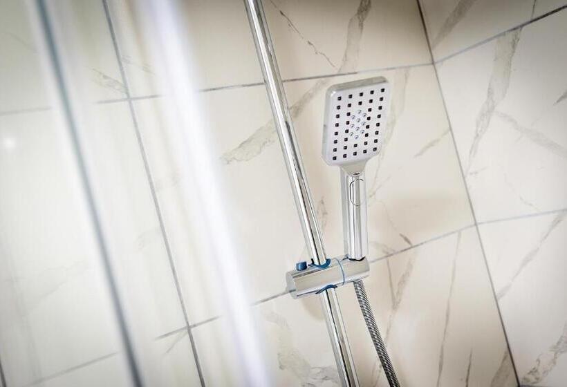 Пансион Kings Arms Suites Luxury Double Freestanding Bath Self Check In