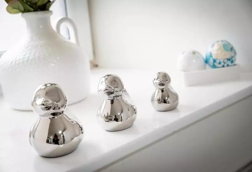 Majatalo Kings Arms Suites   Luxury Double   Freestanding Bath   Self Check In