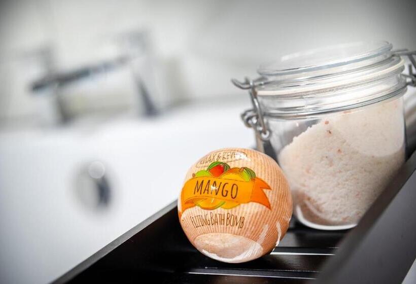 Пансион Kings Arms Suites Luxury Double Freestanding Bath Self Check In