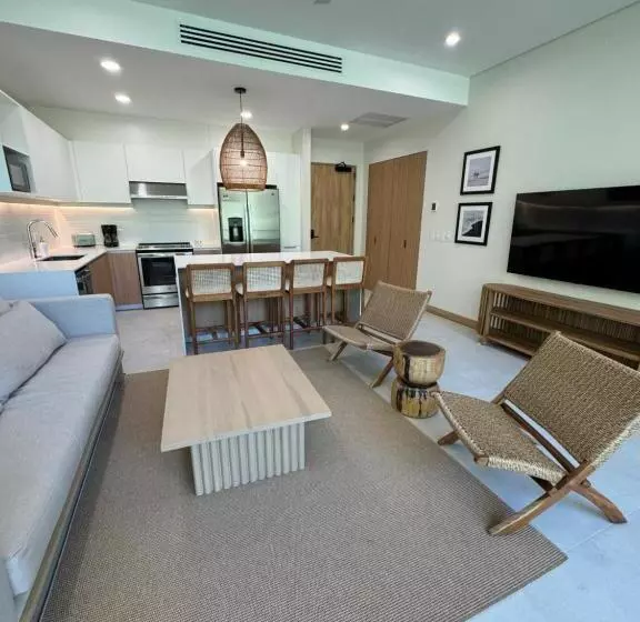 2 Bedroom Jungle View Penthouse With Pool & Jacuzzi