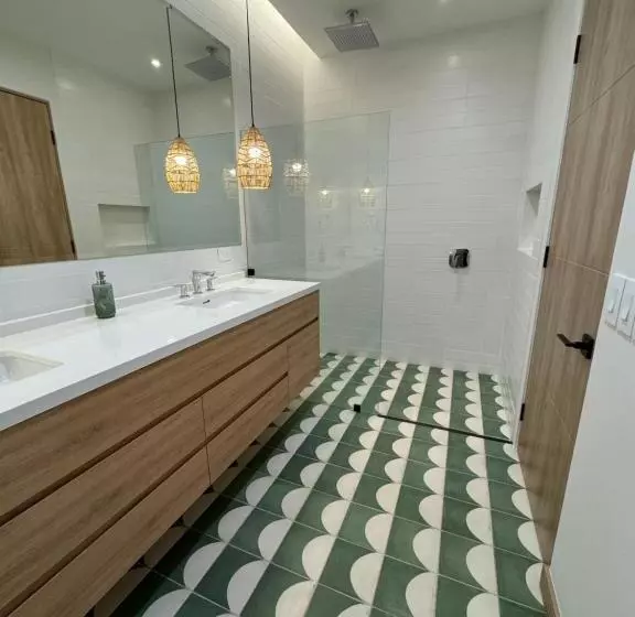 2 Bedroom Jungle View Penthouse With Pool & Jacuzzi