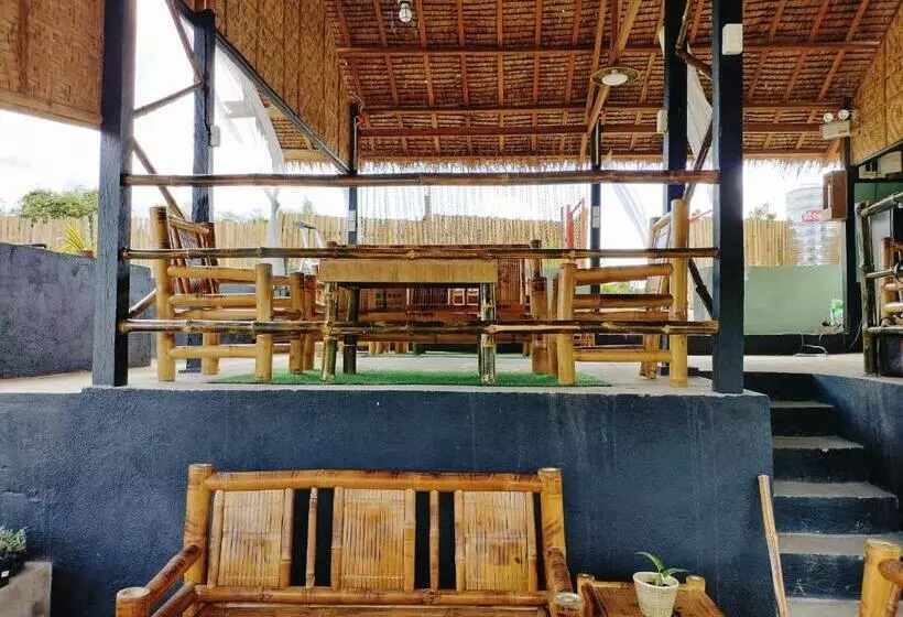 Riu Del Mar Hostel