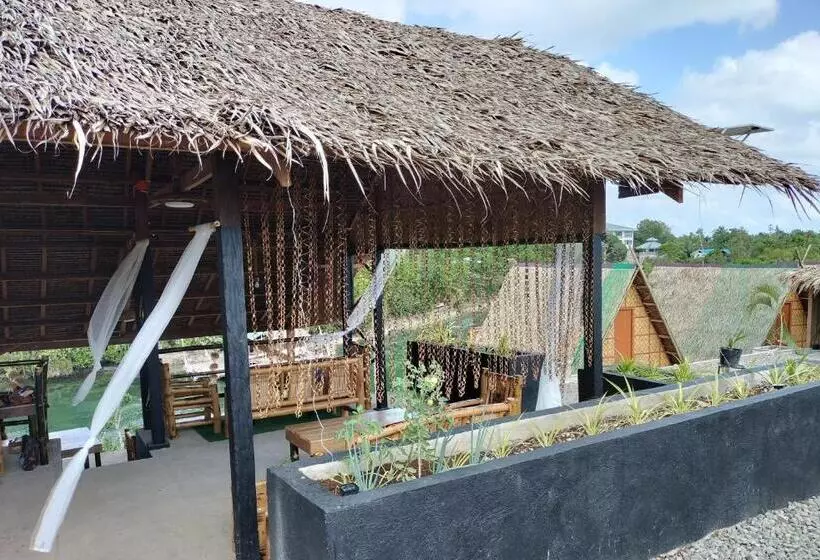 Riu Del Mar Hostel