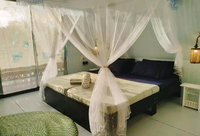 Riu Del Mar Hostel