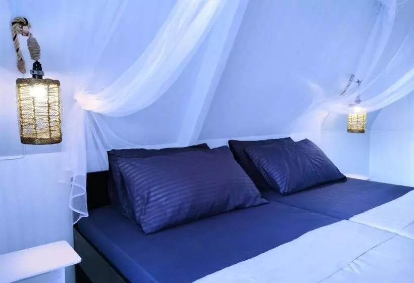 Riu Del Mar Hostel