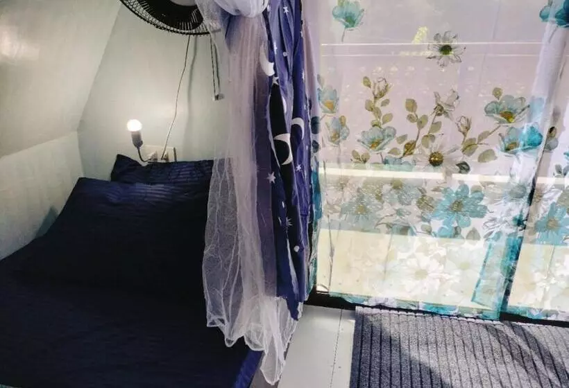Riu Del Mar Hostel