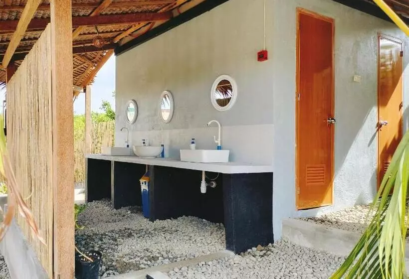 Riu Del Mar Hostel