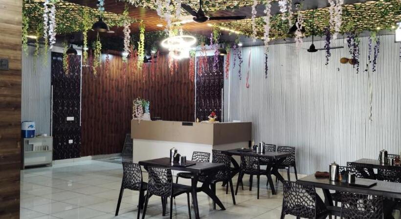 Aroma Hotel & Restaurant