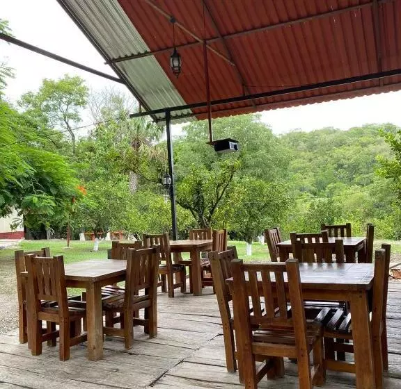ホテル Cabañas El Sabinito