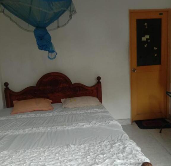 ホテル Lucky Holiday And Restaurant