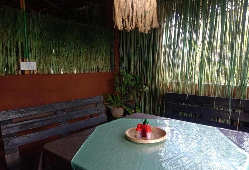 ホテル Lucky Holiday And Restaurant