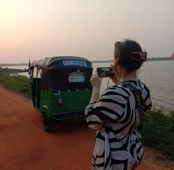 ホテル Lucky Holiday And Restaurant