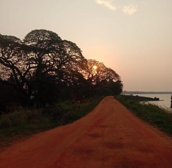 ホテル Lucky Holiday And Restaurant